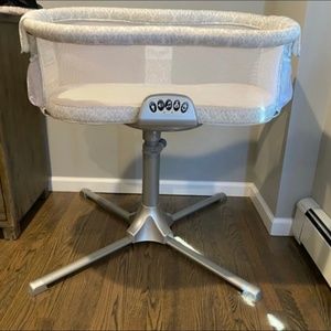 Halo bassinet